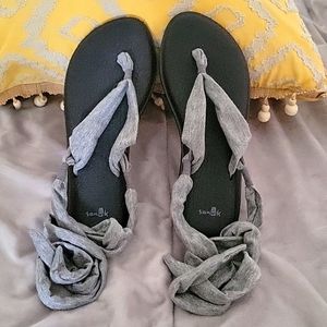 Womens Sanuk flip-flop sandals. Size 9 never worn